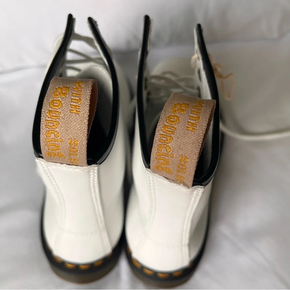 SOLD!!🧾🍒DOC MARTEN VEGAN LEATHER WHITE 1460 KEMBLE LACE UP BOOTS 7W/6M - Picture 5 of 15